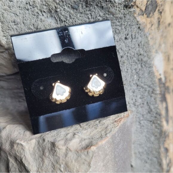 New! Small Shell Gold Stud Earrings with Pearl Inlay - Picture 1 of 3